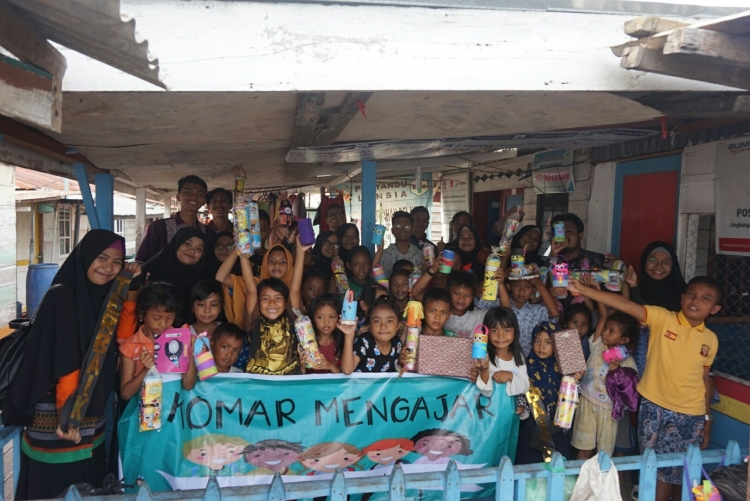 Kegiatan Komar Mengajar (Sumber: Dokumen Pribadi Komunitas)