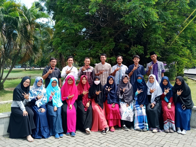 Dakwah Islam Komar “Merubah Dunia dengan Pena dan Kalam Pemuda” (Sumber: Dokumen Pribadi Komunitas)