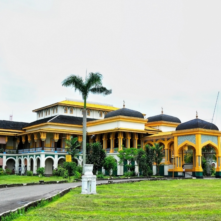 Berkunjung ke Istana Maimun, Warisan Kesultanan Melayu di Medan