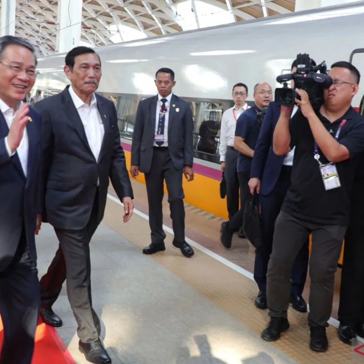 PM China Bersama Menko Kemaritiman Lakukan Uji Coba Kereta Cepat Jakarta-Bandung Hari Ini
