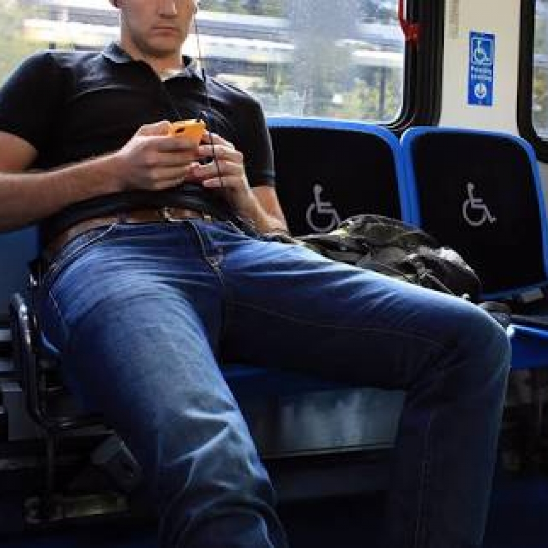 Manspreading, Bukan Hal Sensitif di Indonesia