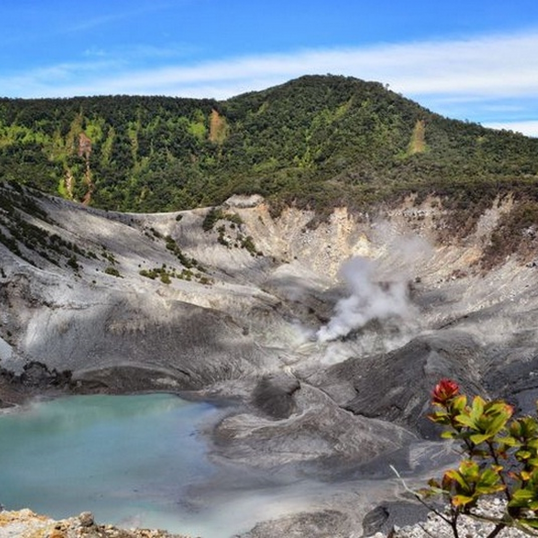 Jelajah Eksotisme Tangkuban Perahu